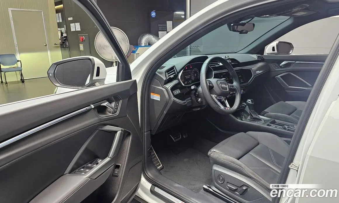 Audi Q3 2023 2.0 автомат (гидро), фото 13