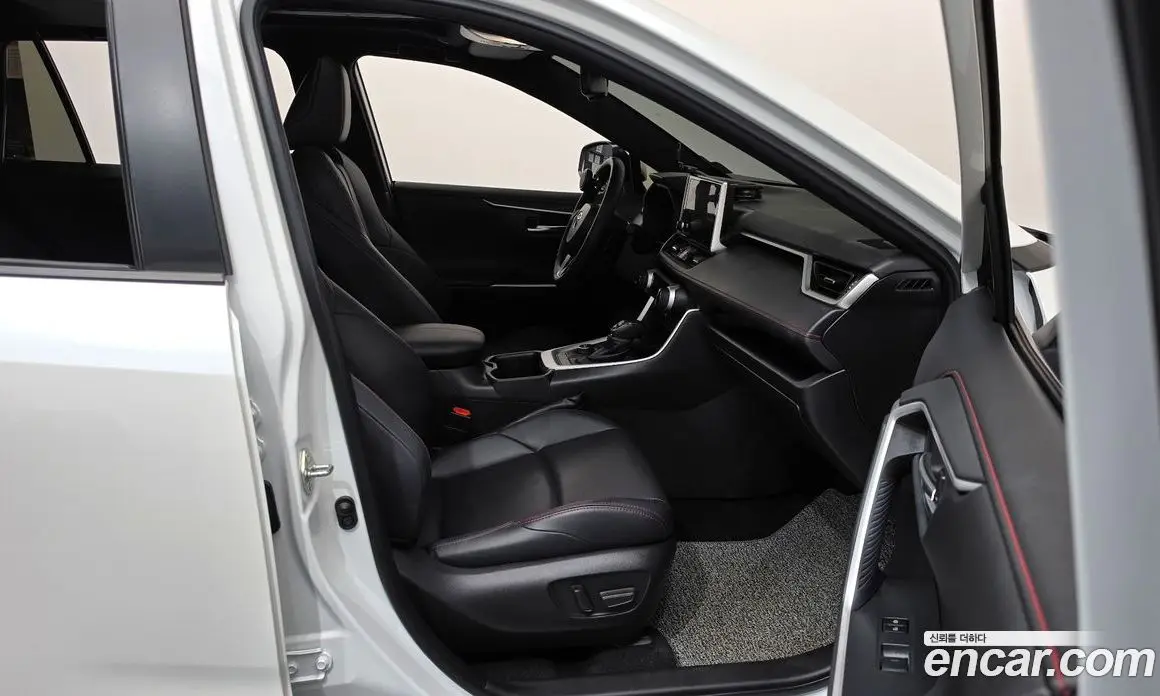 Toyota RAV4 2025 2.5 автомат (гидро), фото 11