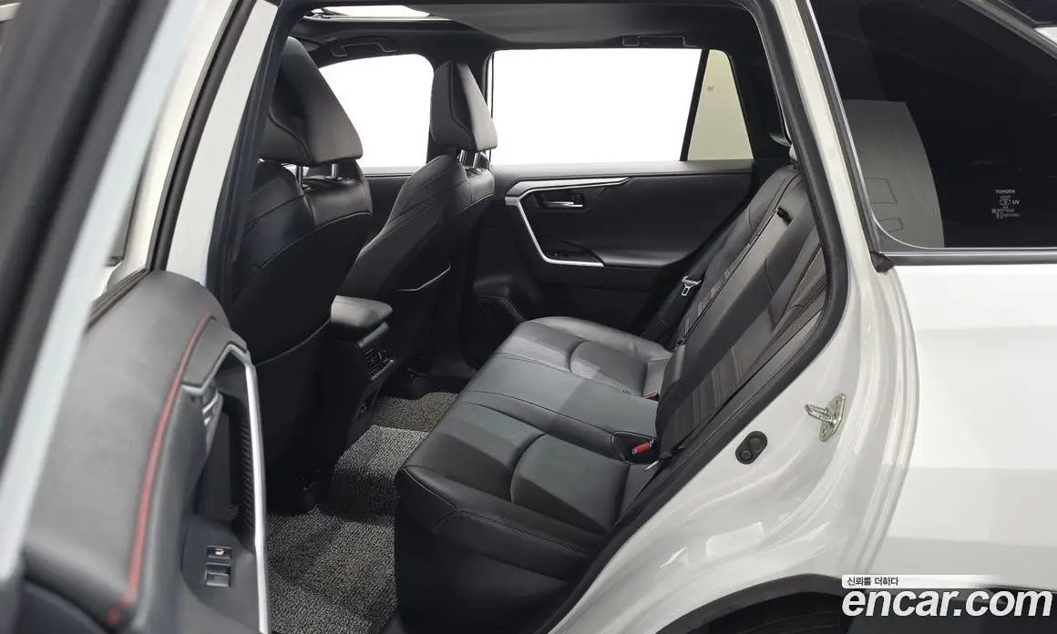 Toyota RAV4 2025 2.5 автомат (гидро), фото 12