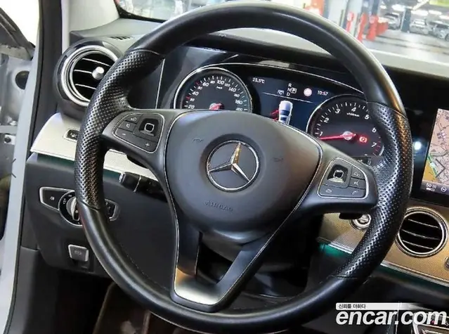 Mercedes-Benz E-Class 2017 2.0 автомат (гидро), миниатюра 8