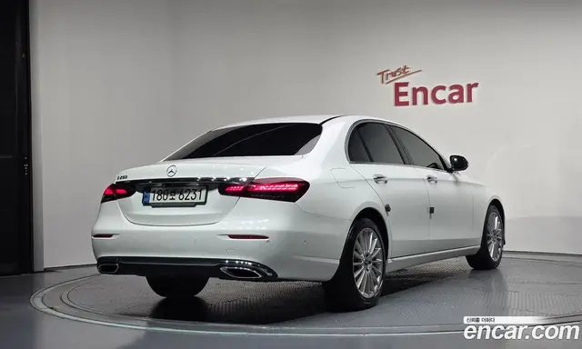 Mercedes-Benz E-Class 2020 2.0 автомат (гидро), миниатюра 2
