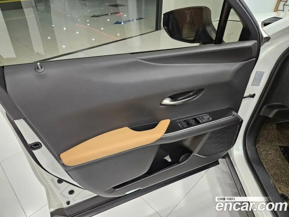 Lexus UX 2025 2.0 автомат (вариатор), фото 14