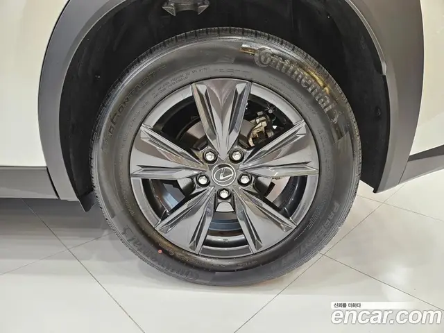 Lexus UX 2025 2.0 автомат (вариатор), миниатюра 6