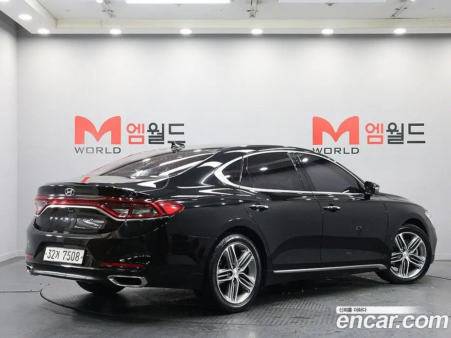 Hyundai Grandeur 2017 2.2 автомат (гидро), фото 4