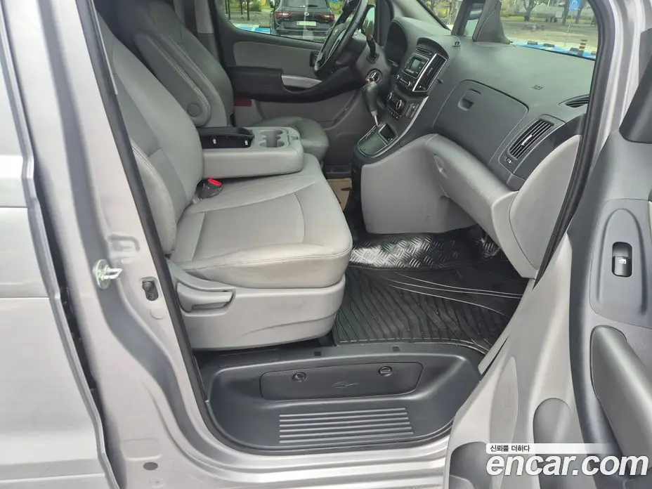 Hyundai Starex 2021 2.5 автомат (гидро), фото 14