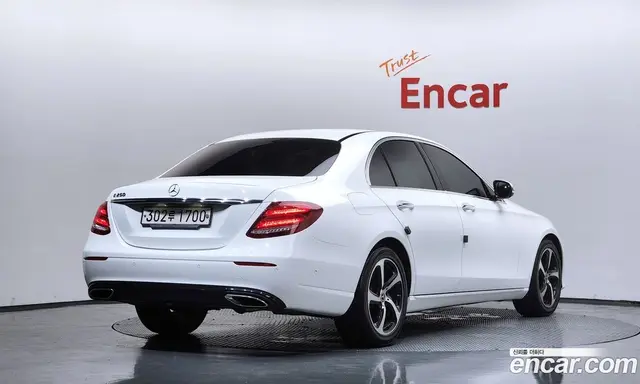 Mercedes-Benz E-Class 2020 2.0 автомат (гидро), миниатюра 2