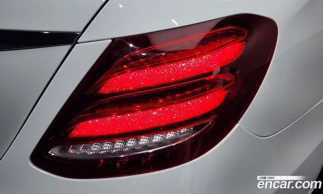 Mercedes-Benz E-Class 2020 2.0 автомат (гидро), миниатюра 9