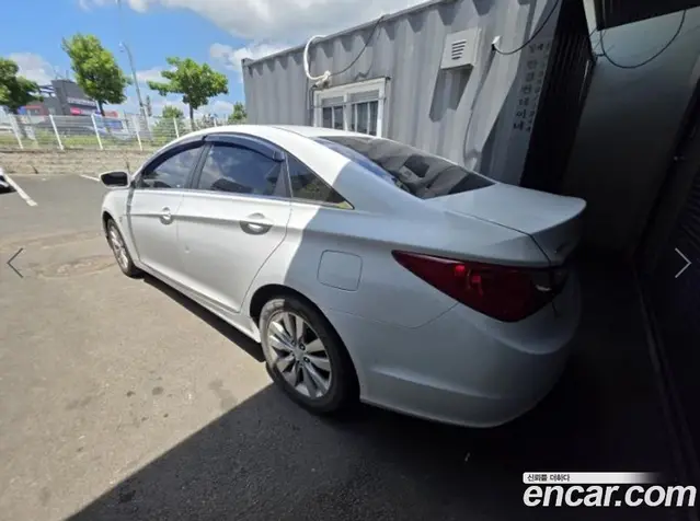 Hyundai Sonata 2010 2.0 автомат (гидро), миниатюра 2