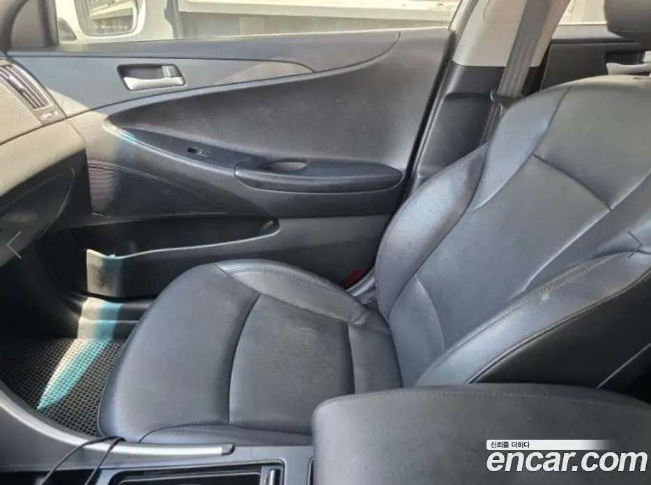 Hyundai Sonata 2010 2.0 автомат (гидро), фото 11