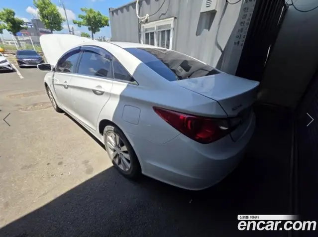 Hyundai Sonata 2010 2.0 автомат (гидро), миниатюра 4