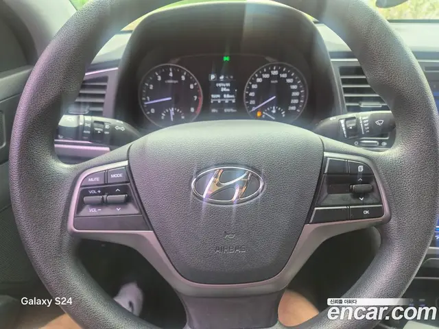 Hyundai Avante 2016 1.6 автомат (гидро), миниатюра 12