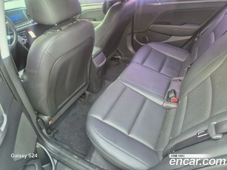 Hyundai Avante 2016 1.6 автомат (гидро), фото 6