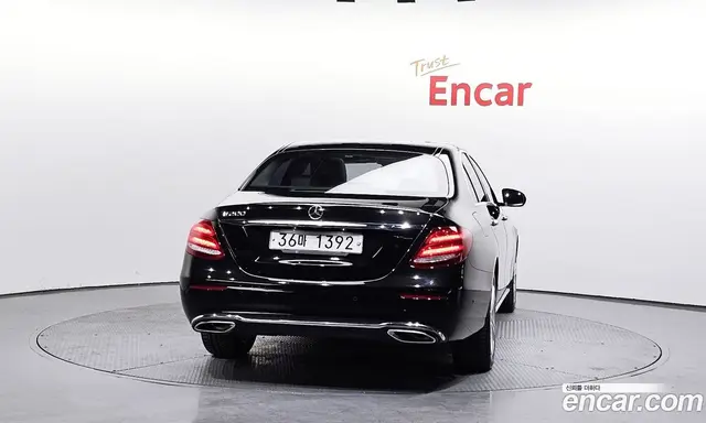 Mercedes-Benz E-Class 2017 2.0 автомат (гидро), миниатюра 4