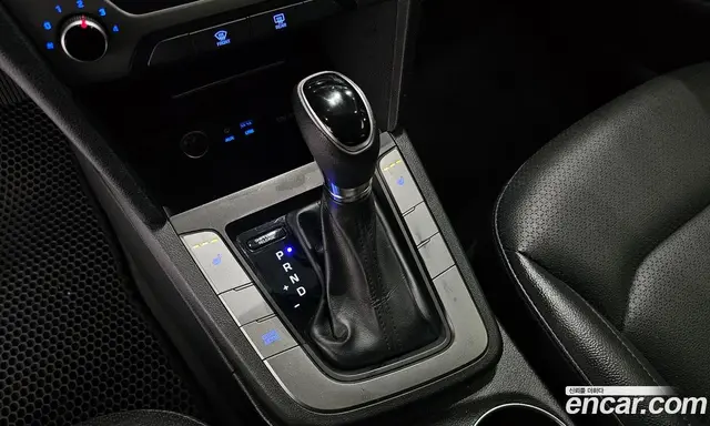 Hyundai Avante 2018 1.6 автомат (гидро), миниатюра 11