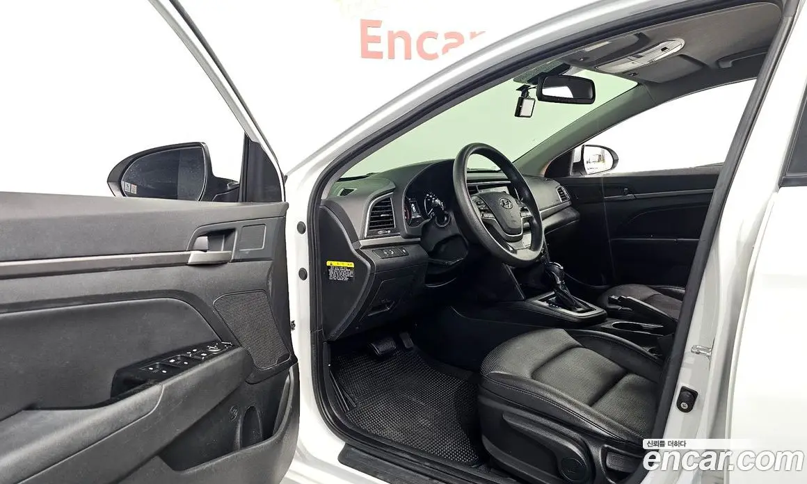 Hyundai Avante 2018 1.6 автомат (гидро), фото 12