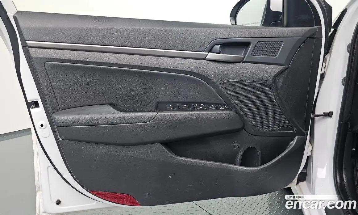 Hyundai Avante 2018 1.6 автомат (гидро), фото 13