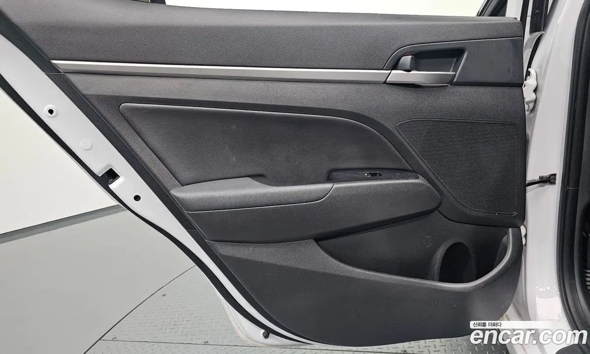 Hyundai Avante 2018 1.6 автомат (гидро), фото 14