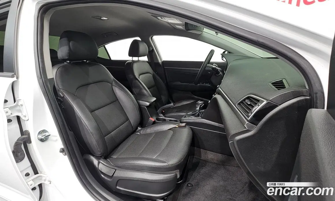 Hyundai Avante 2018 1.6 автомат (гидро), фото 15