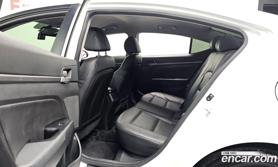 Hyundai Avante 2018 1.6 автомат (гидро), фото 17