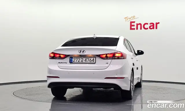 Hyundai Avante 2018 1.6 автомат (гидро), миниатюра 3
