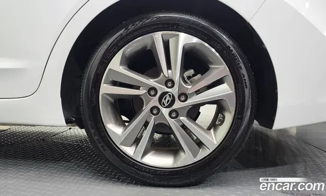 Hyundai Avante 2018 1.6 автомат (гидро), миниатюра 6
