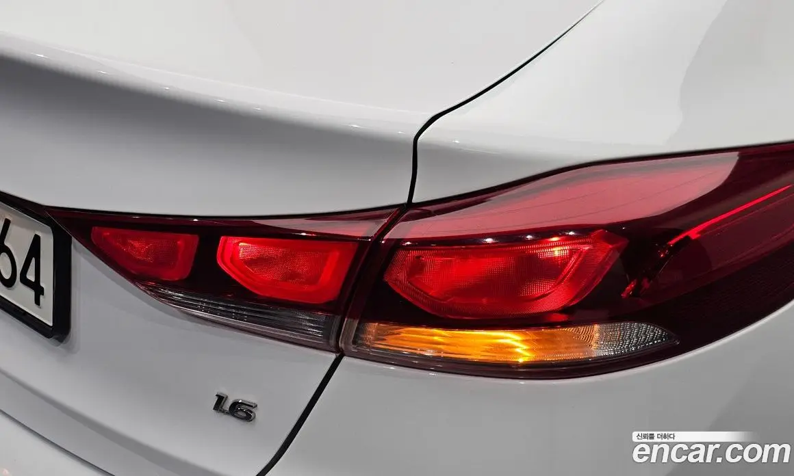Hyundai Avante 2018 1.6 автомат (гидро), фото 8