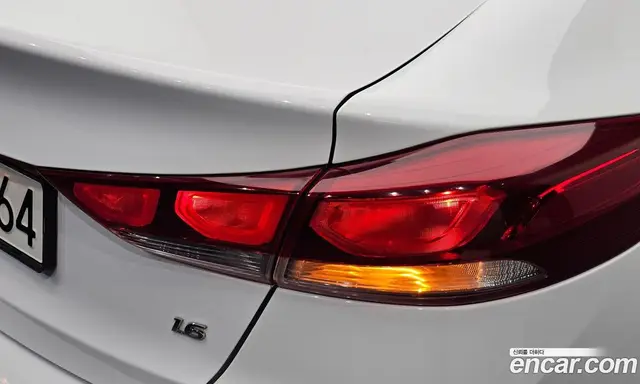 Hyundai Avante 2018 1.6 автомат (гидро), миниатюра 8