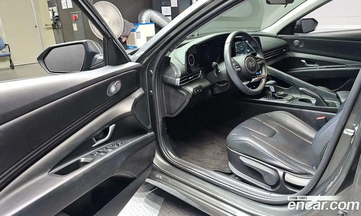 Hyundai Avante 2023 1.6 автомат (гидро), фото 13