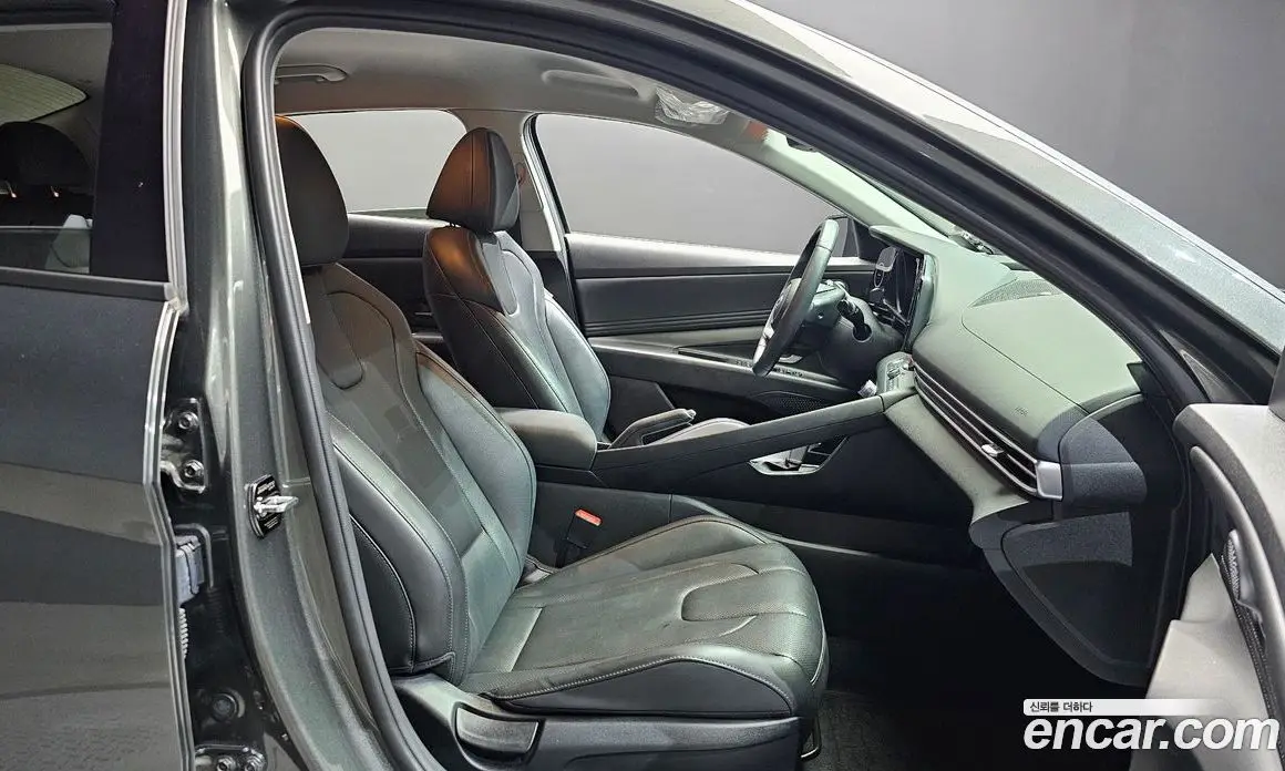 Hyundai Avante 2023 1.6 автомат (гидро), фото 16