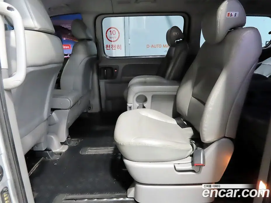 Hyundai Starex 2015 2.5 автомат (гидро), фото 11