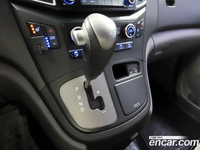 Hyundai Starex 2015 2.5 автомат (гидро), миниатюра 9