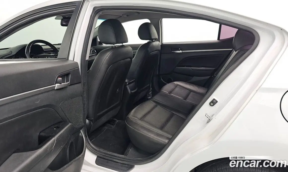 Hyundai Avante 2019 1.6 автомат (гидро), фото 12