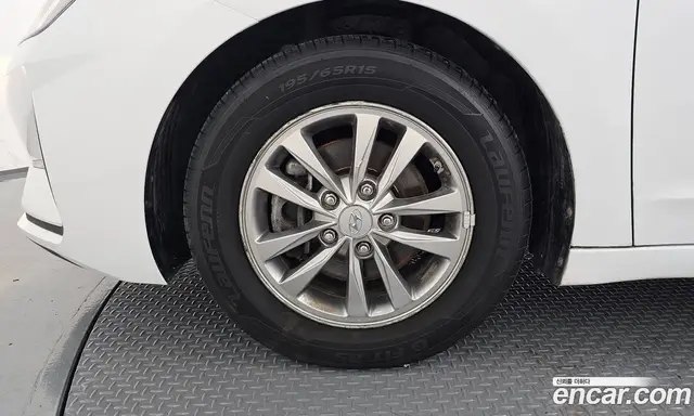 Hyundai Avante 2019 1.6 автомат (гидро), миниатюра 5