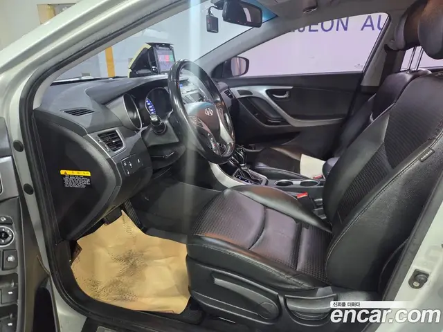 Hyundai Avante 2014 1.6 автомат (гидро), миниатюра 10