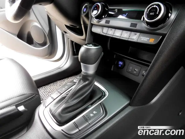 Hyundai Kona 2020 1.6 автомат (гидро), миниатюра 9 Hyundai Kona 2020 1.6 автомат (гидро), миниатюра 9