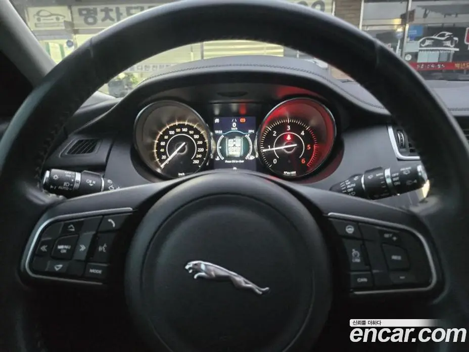 Jaguar E-Pace 2019 2.0 автомат (гидро), фото 8