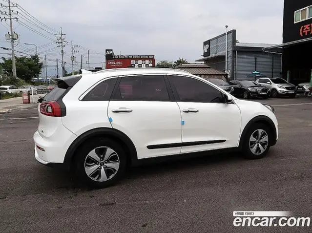 Kia Niro 2016 1.6 автомат (гидро), миниатюра 3