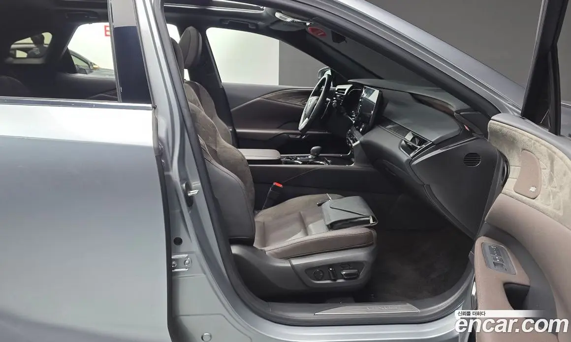 Lexus RX 2023 2.5 автомат (гидро), фото 16