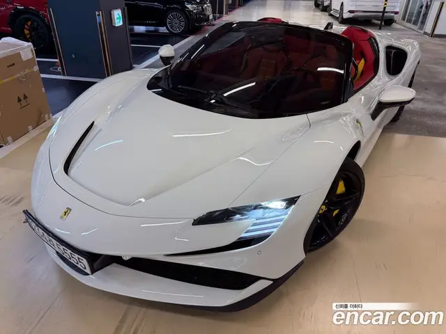 Ferrari SF90, 2023, 7 600 км Ferrari SF90, 2023, 7 600 км