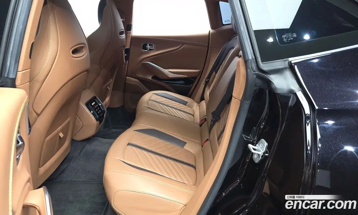 Aston Martin DBX 2023 4.0 АКПП, фото 16