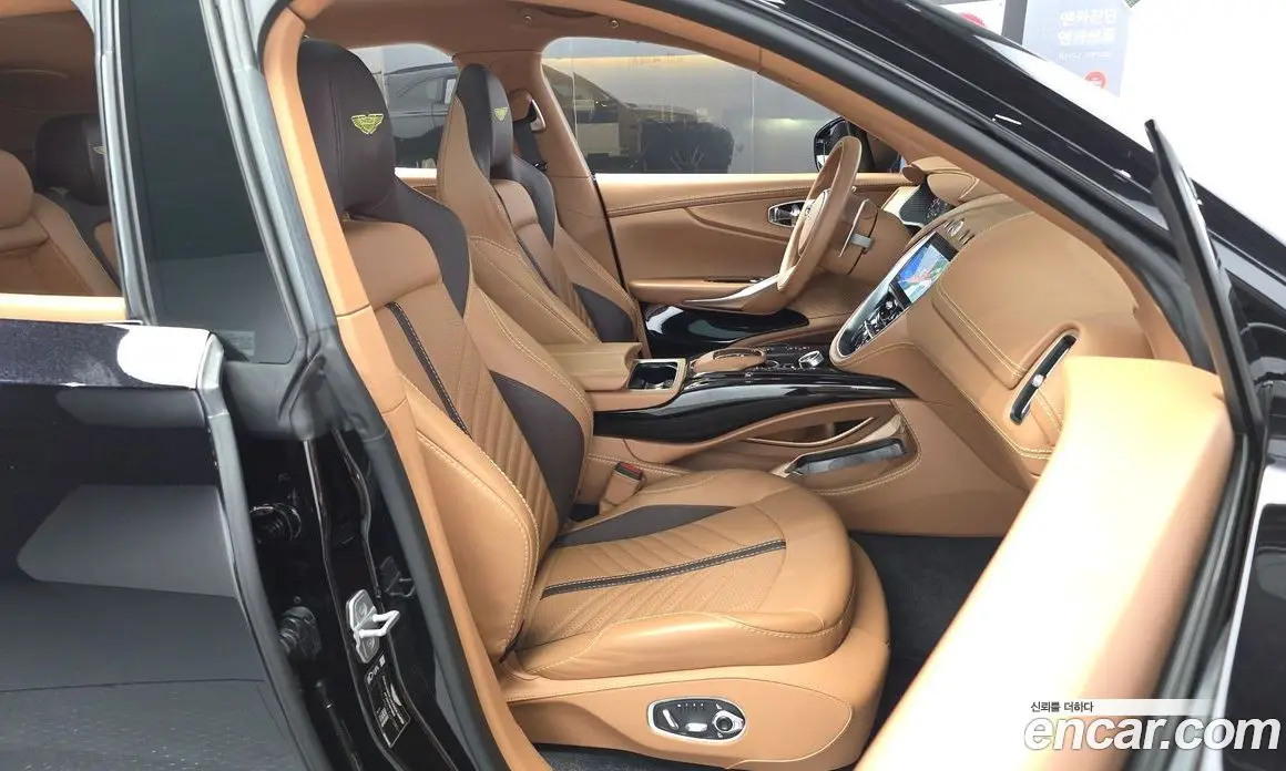 Aston Martin DBX 2023 4.0 АКПП, фото 17