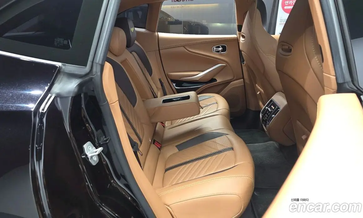 Aston Martin DBX 2023 4.0 АКПП, фото 18