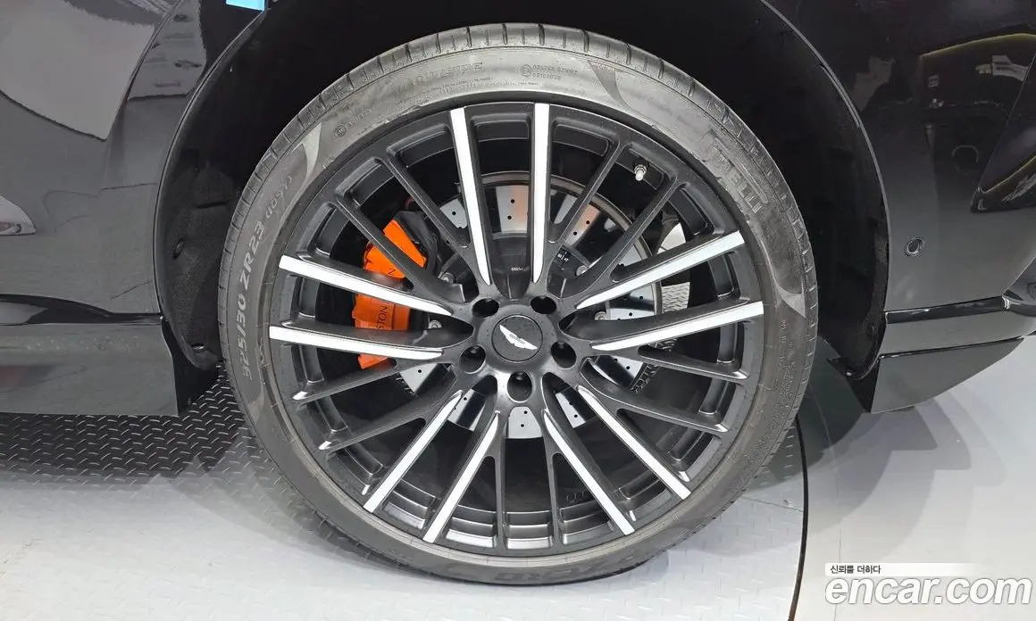 Aston Martin DBX 2023 4.0 АКПП, фото 7