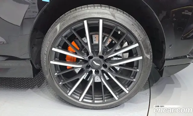 Aston Martin DBX 2023 4.0 АКПП, миниатюра 7