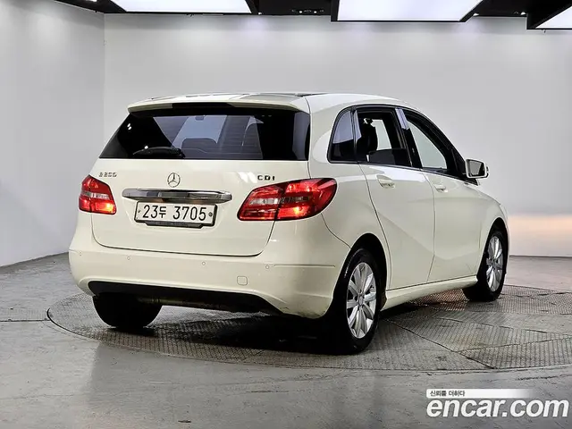 Mercedes-Benz B-Class 2013 1.8 АКПП, миниатюра 4 Mercedes-Benz B-Class 2013 1.8 АКПП, миниатюра 4