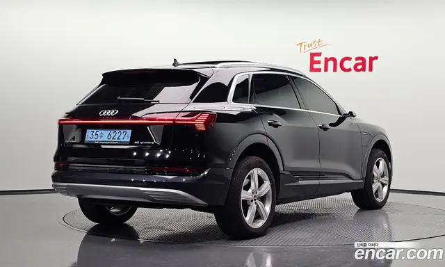 Audi e-tron, 2021, 120 166 км