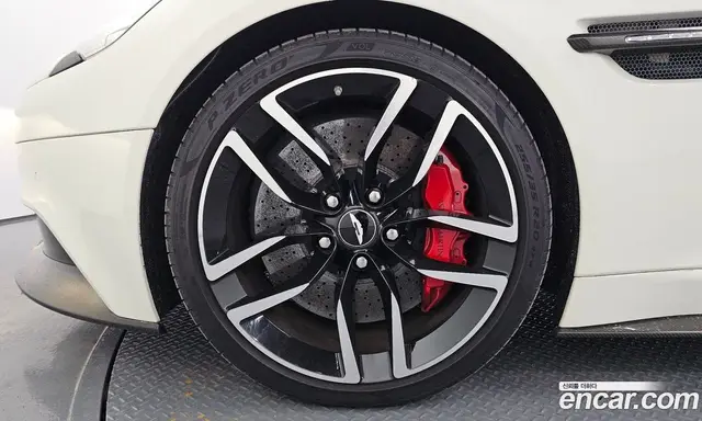 Aston Martin Vanquish 2015 5.9 АКПП, миниатюра 5