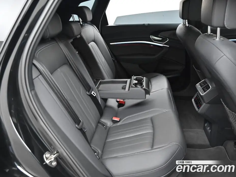Audi Q8 e-tron 2024 1.0 АКПП, фото 11