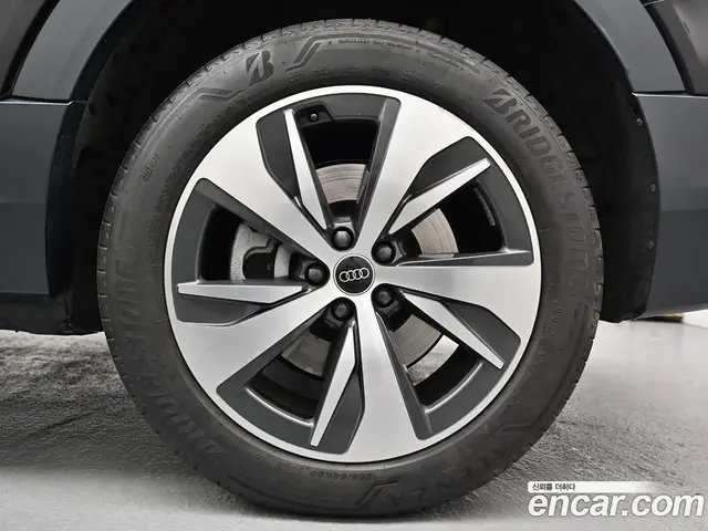 Audi Q8 e-tron 2024 1.0 АКПП, миниатюра 5
