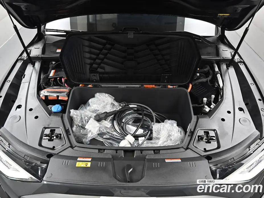 Audi Q8 e-tron 2024 1.0 АКПП, фото 6